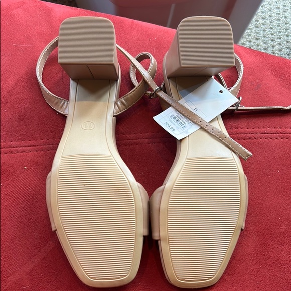 Elegant Tan Block Heel Sandals - Picture 2 of 6